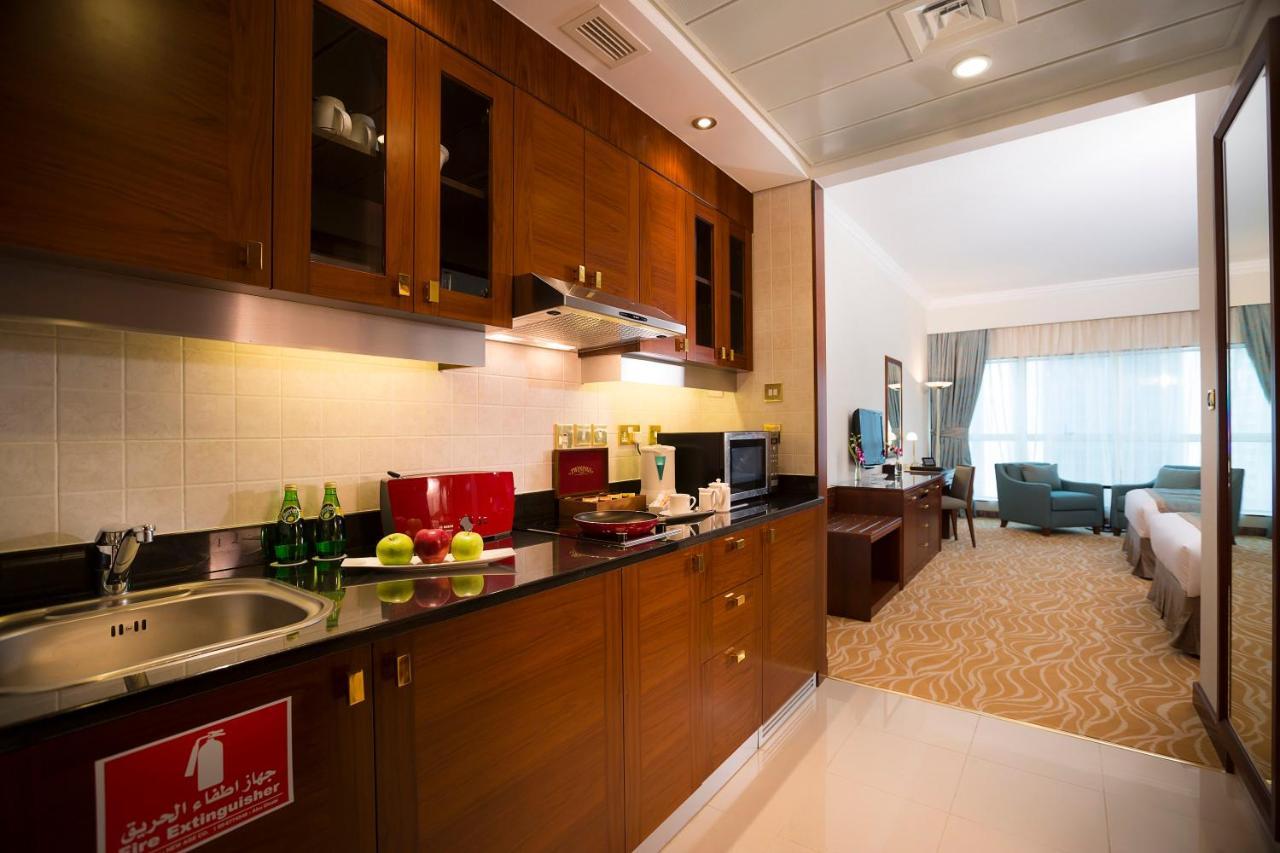 Grand Mercure Residencia Abu Dabi Exterior foto A typical hotel kitchenette