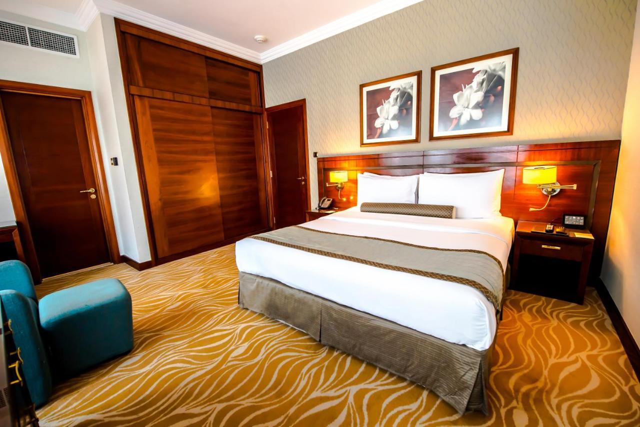 Grand Mercure Residencia Abu Dabi Exterior foto A bedroom at the hotel