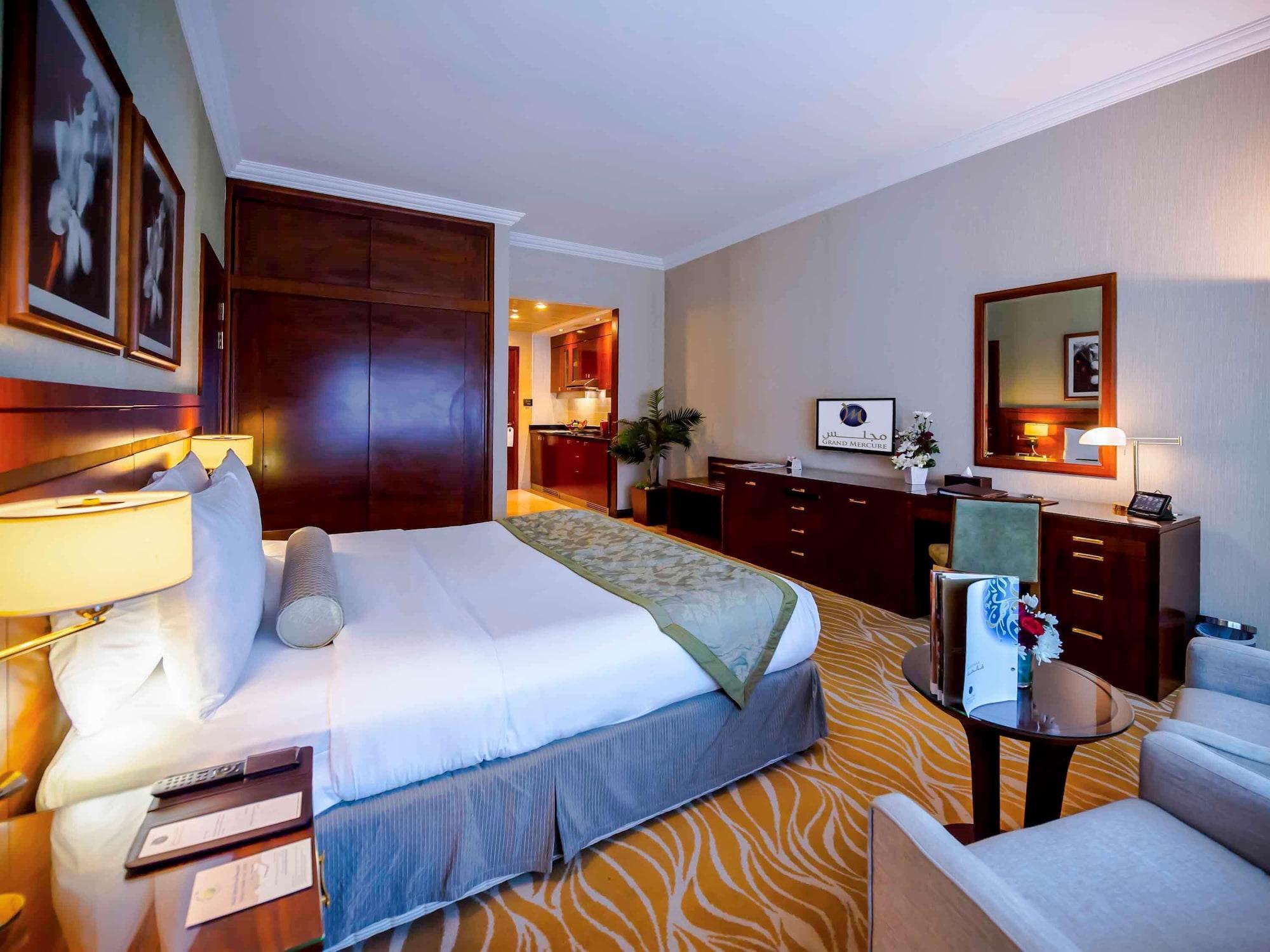 Grand Mercure Residencia Abu Dabi Exterior foto A room at the Jumeirah Creekside