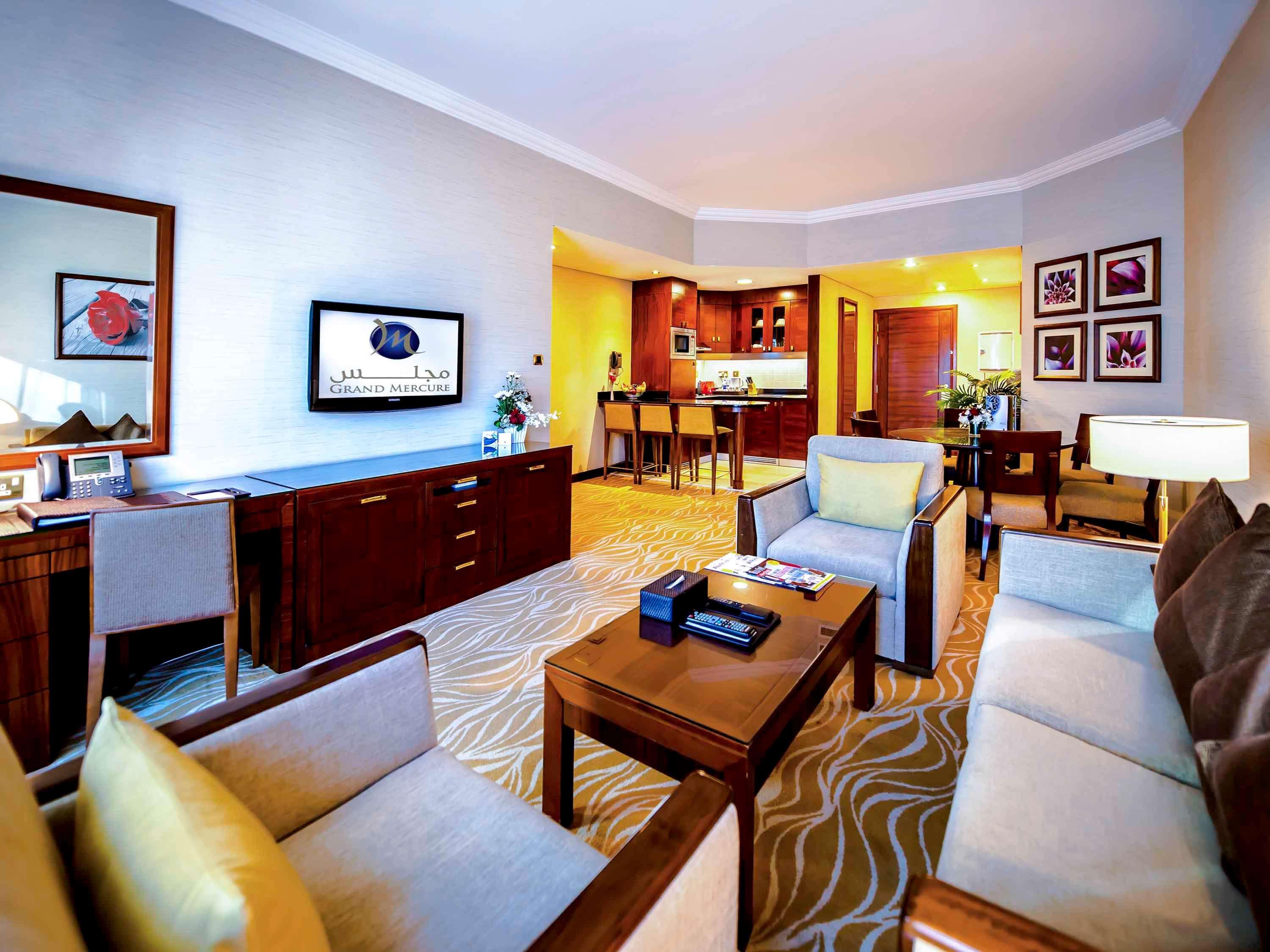 Grand Mercure Residencia Abu Dabi Exterior foto Suite at Jumeirah Emirates Towers Hotel