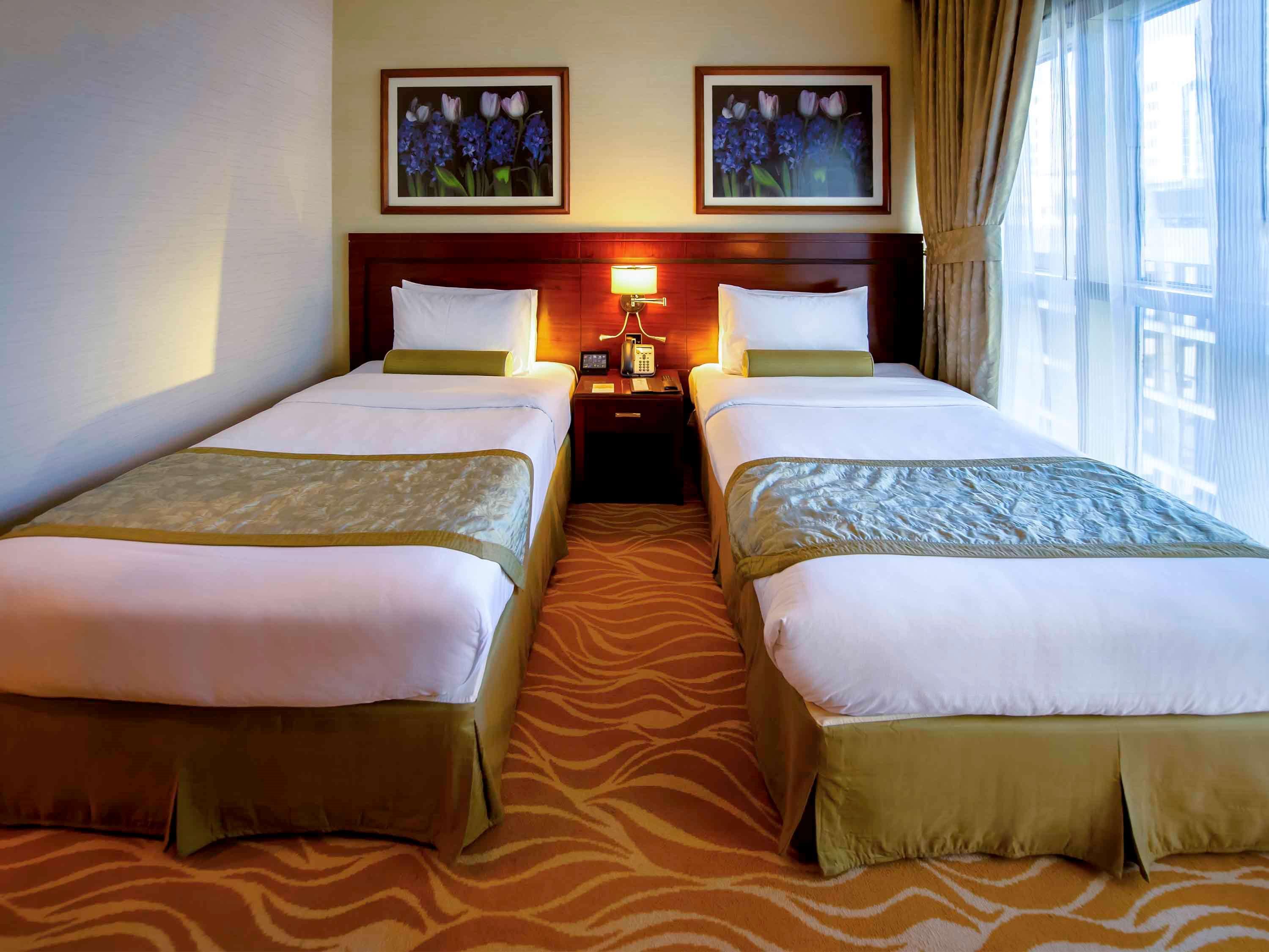 Grand Mercure Residencia Abu Dabi Exterior foto A room at the hotel