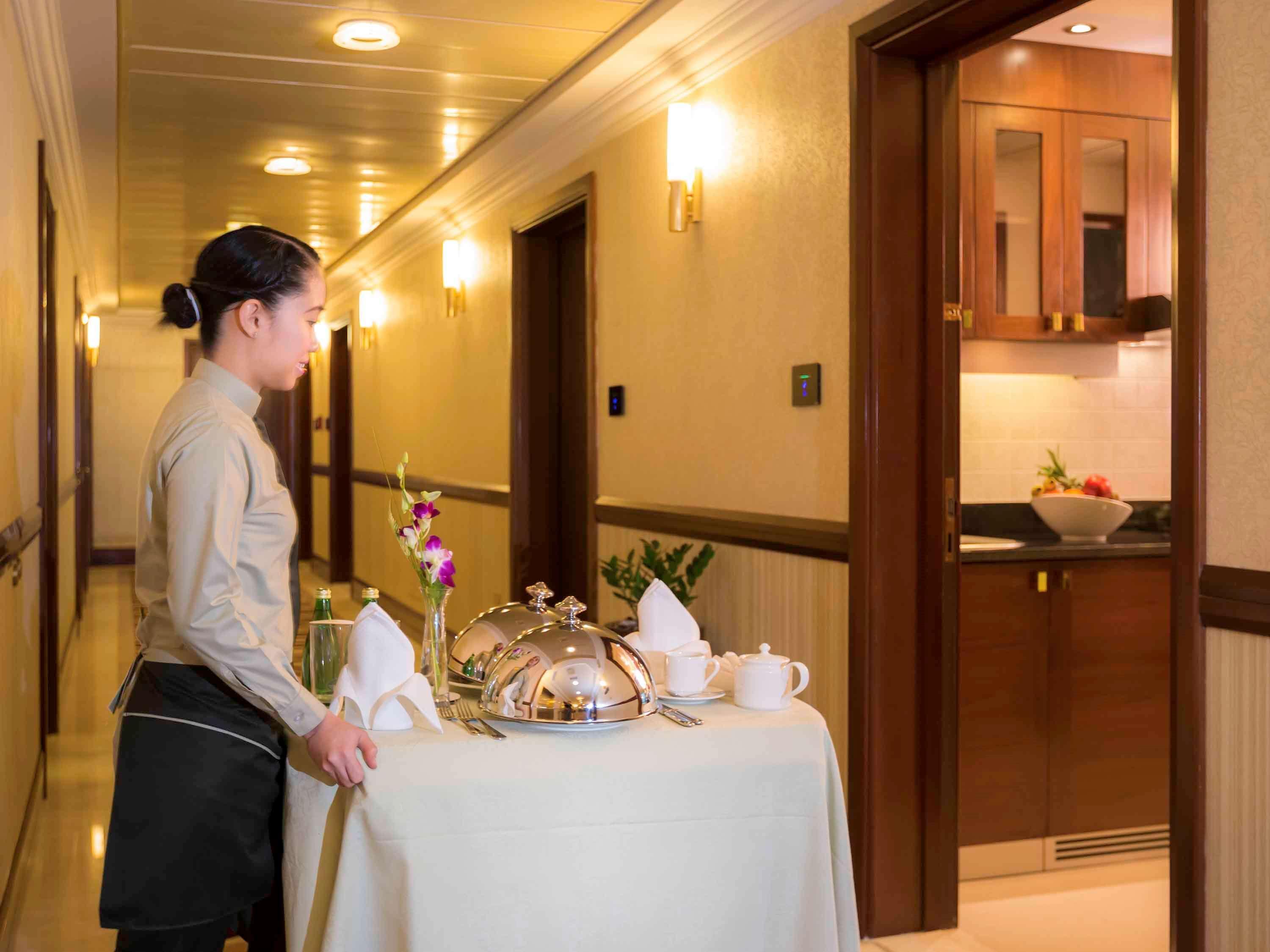 Grand Mercure Residencia Abu Dabi Exterior foto Room service