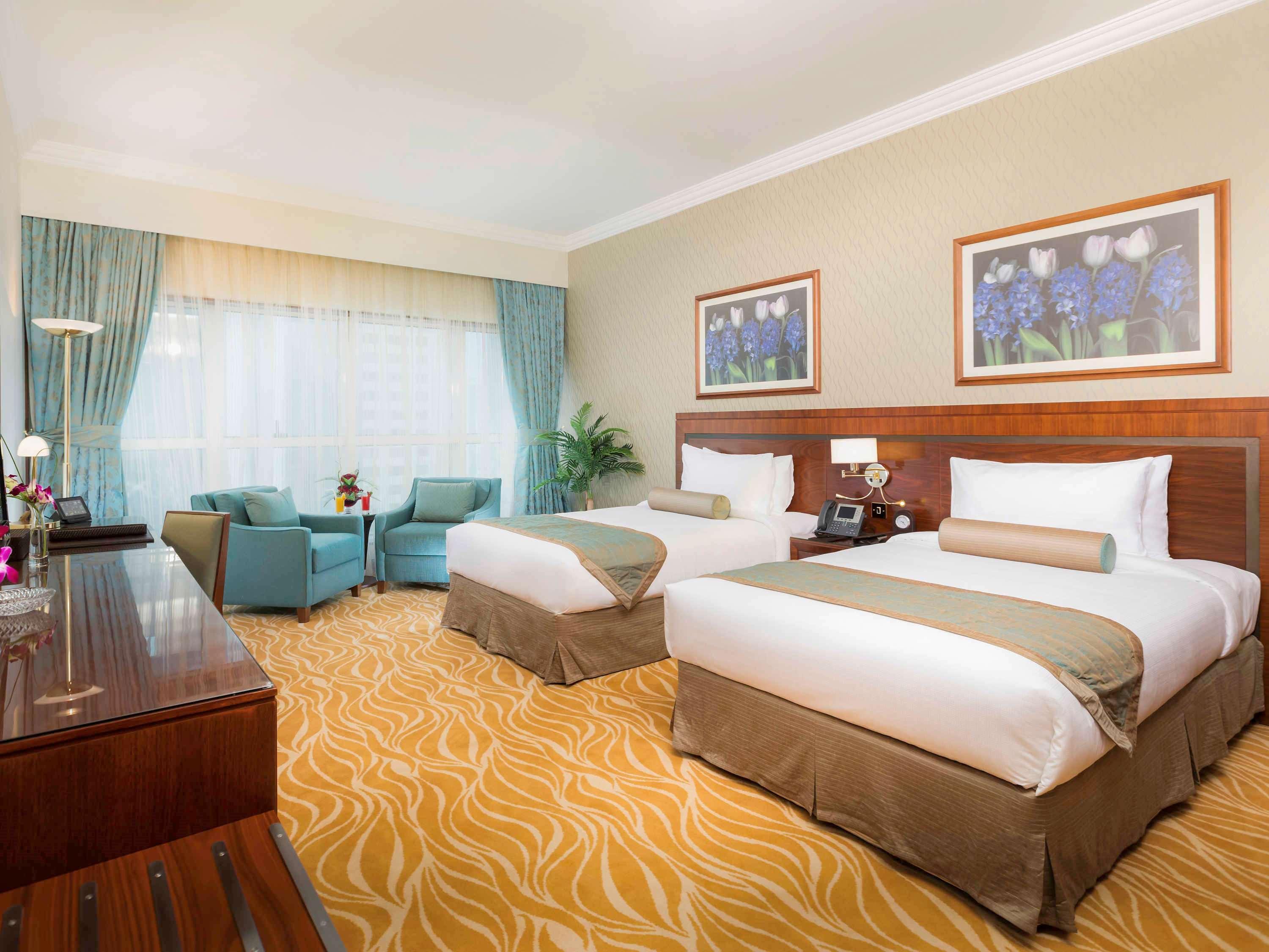 Grand Mercure Residencia Abu Dabi Exterior foto A room at the hotel