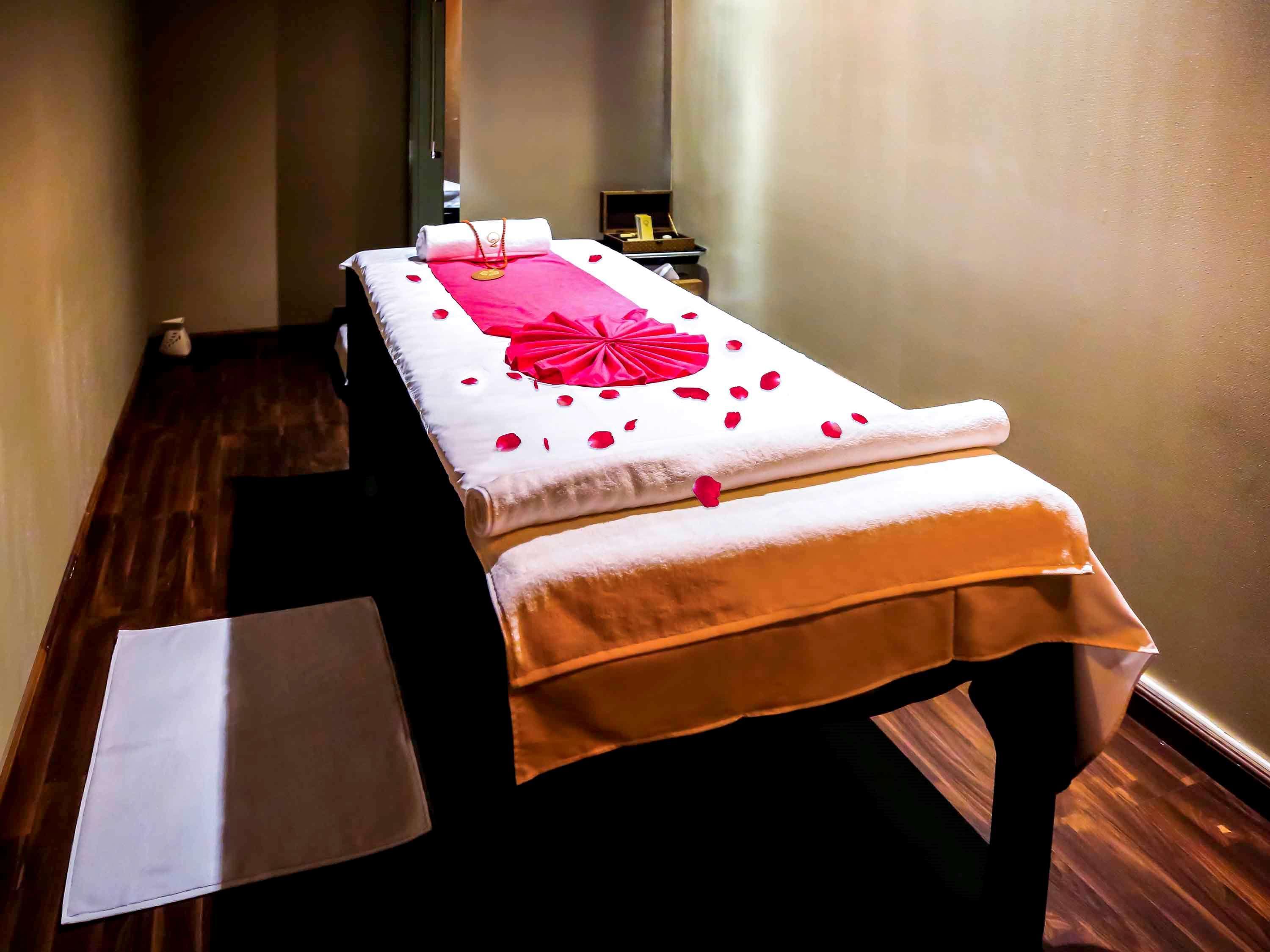 Grand Mercure Residencia Abu Dabi Exterior foto Massage table