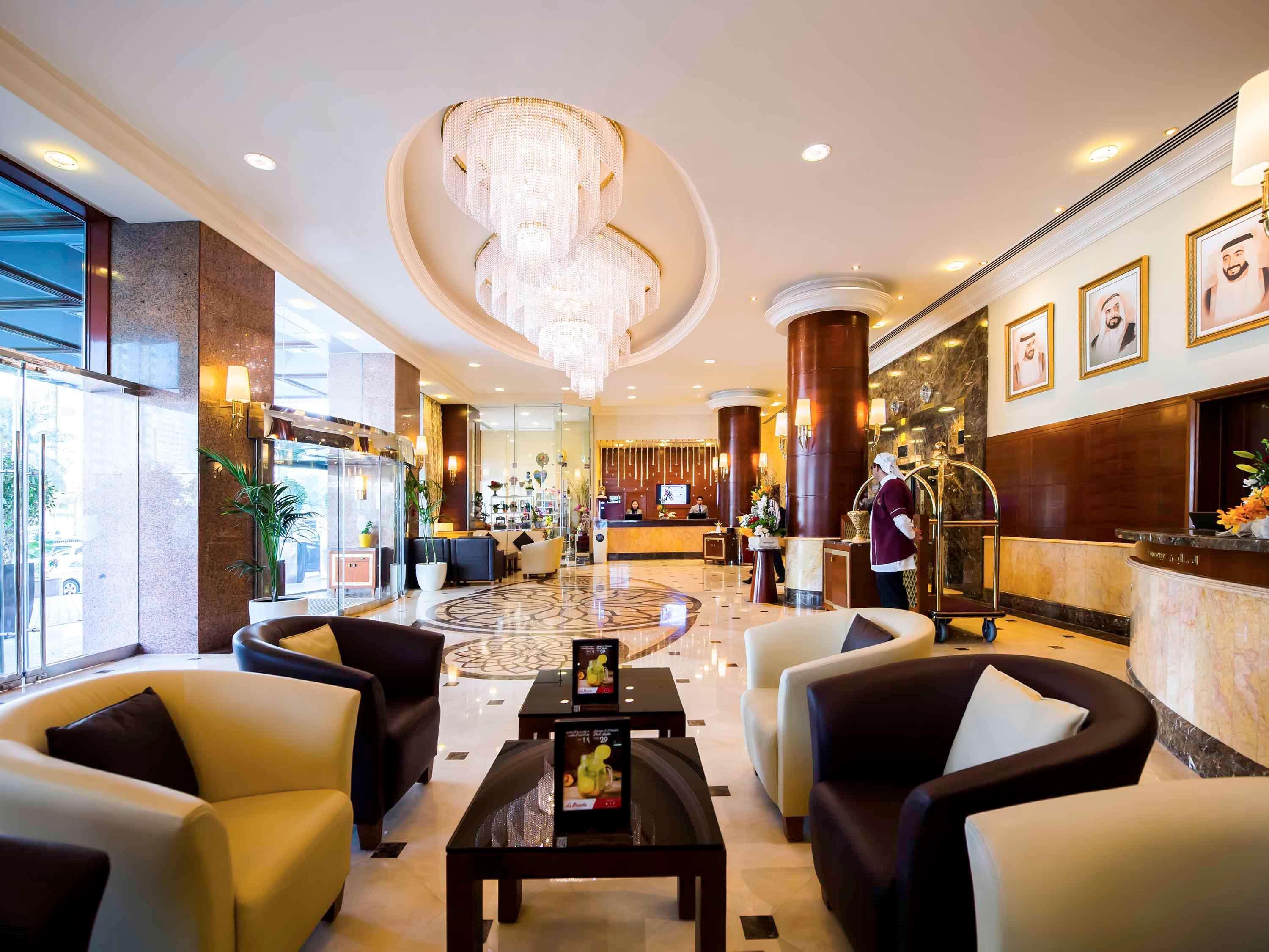 Grand Mercure Residencia Abu Dabi Exterior foto Lobby
