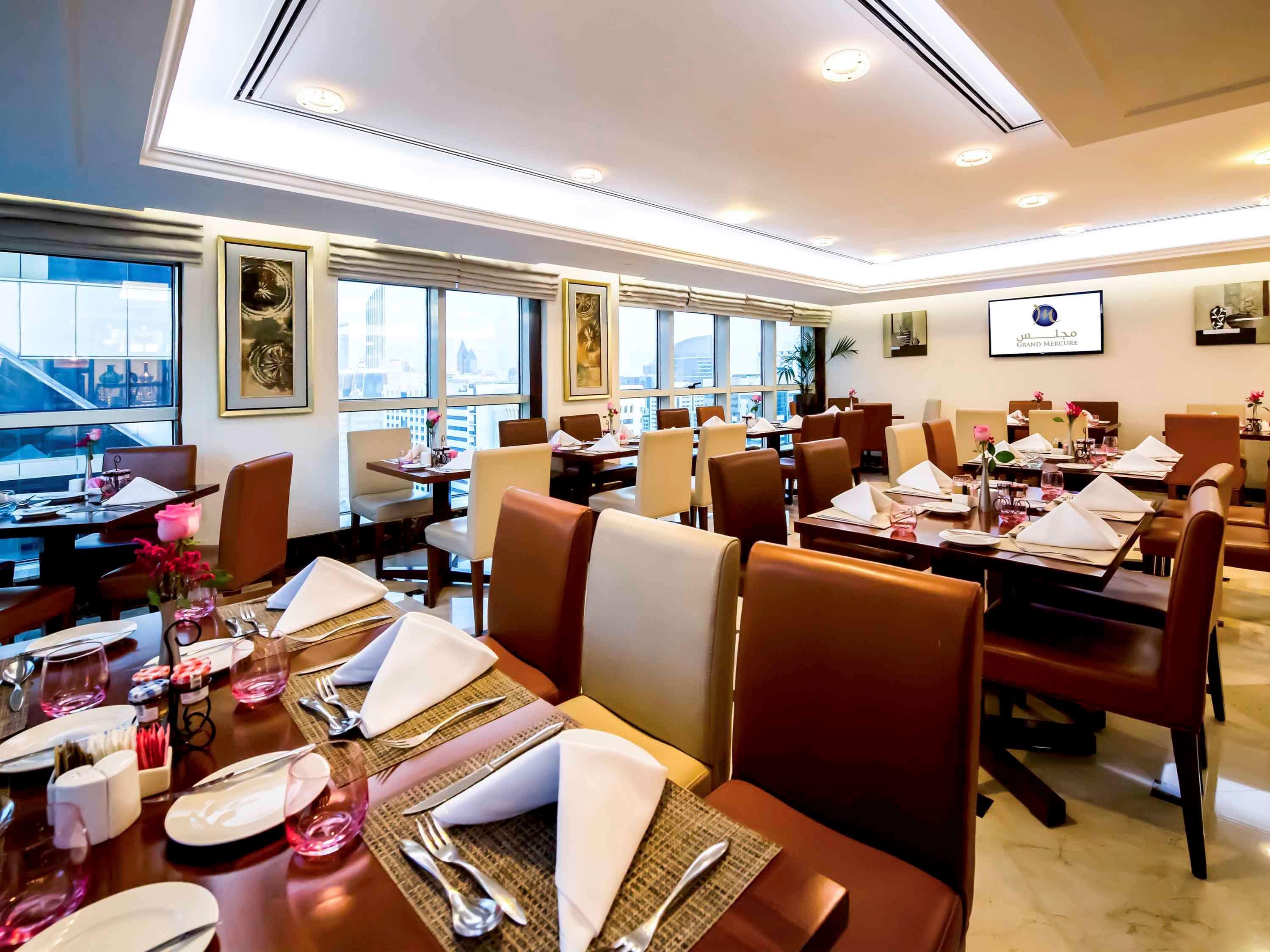 Grand Mercure Residencia Abu Dabi Exterior foto The restaurant