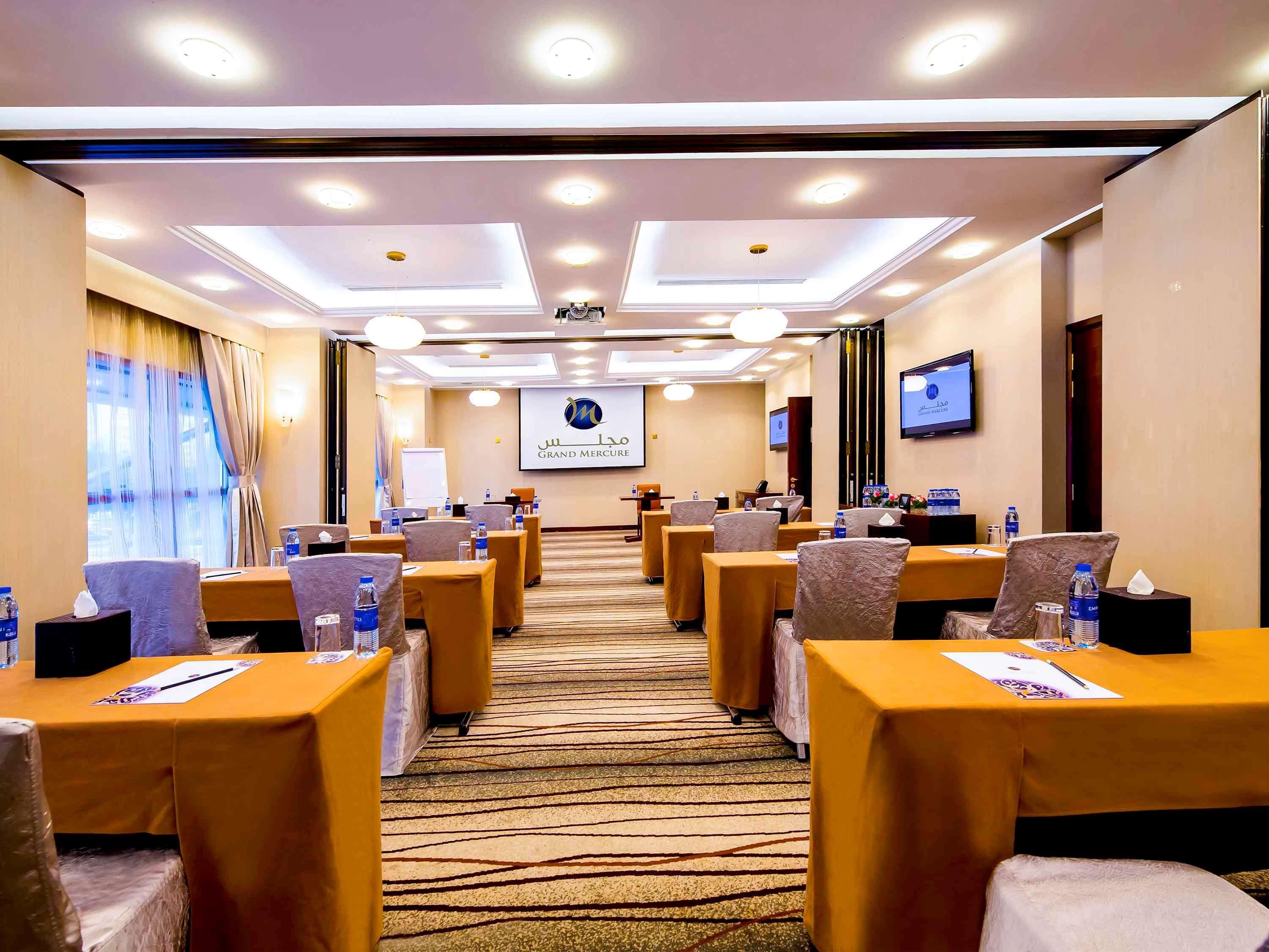 Grand Mercure Residencia Abu Dabi Exterior foto Meeting room