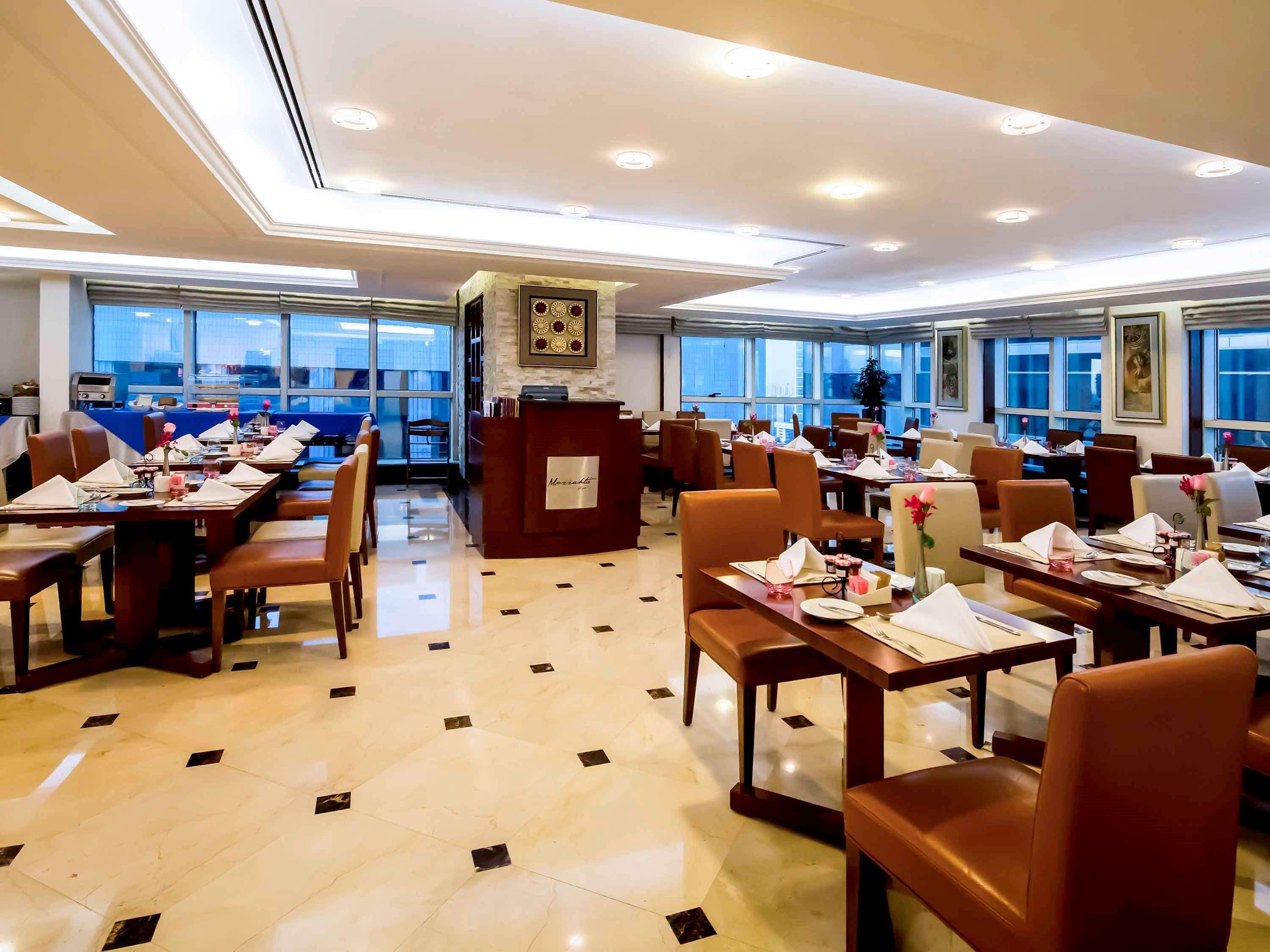 Grand Mercure Residencia Abu Dabi Exterior foto The restaurant
