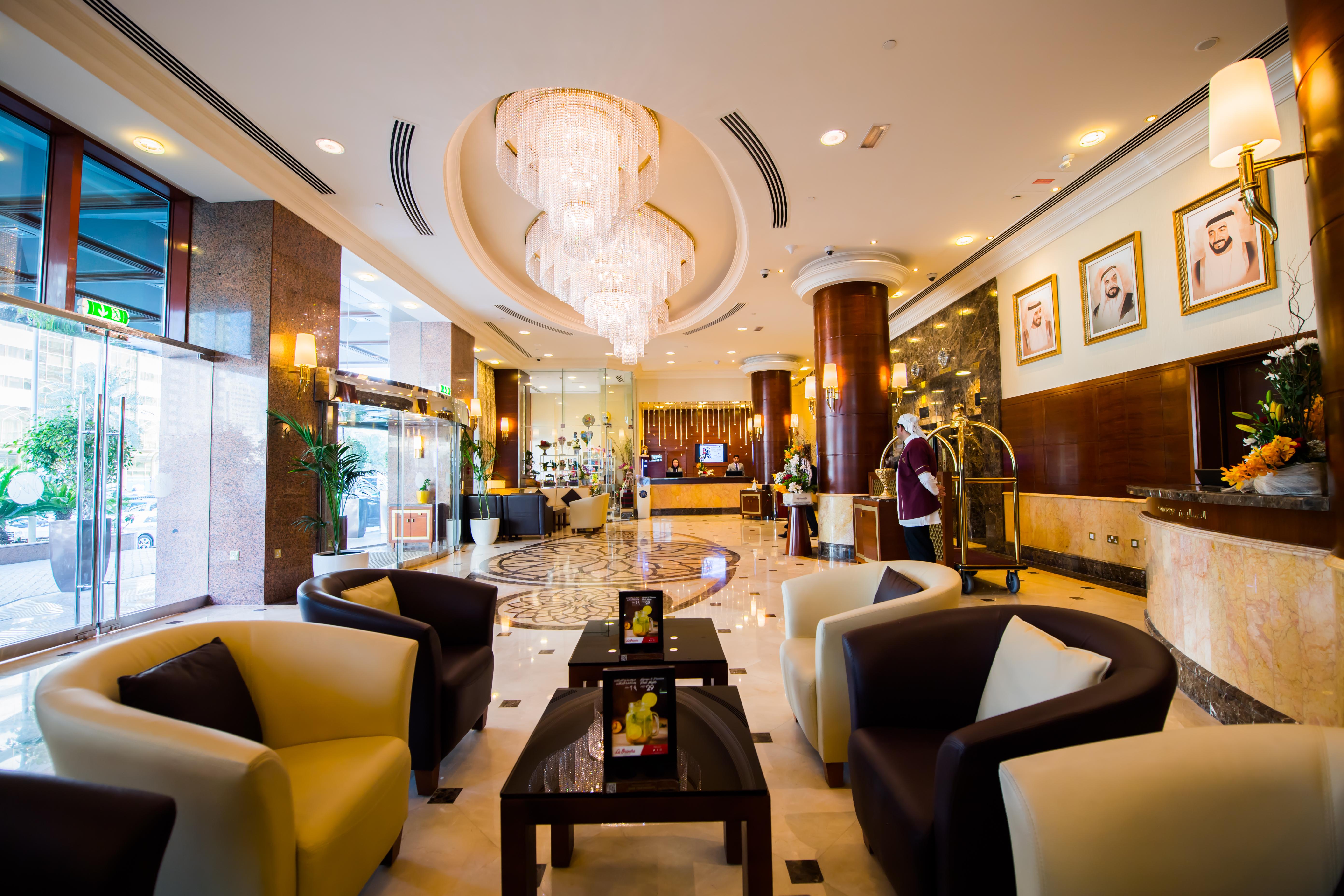 Grand Mercure Residencia Abu Dabi Exterior foto Lobby