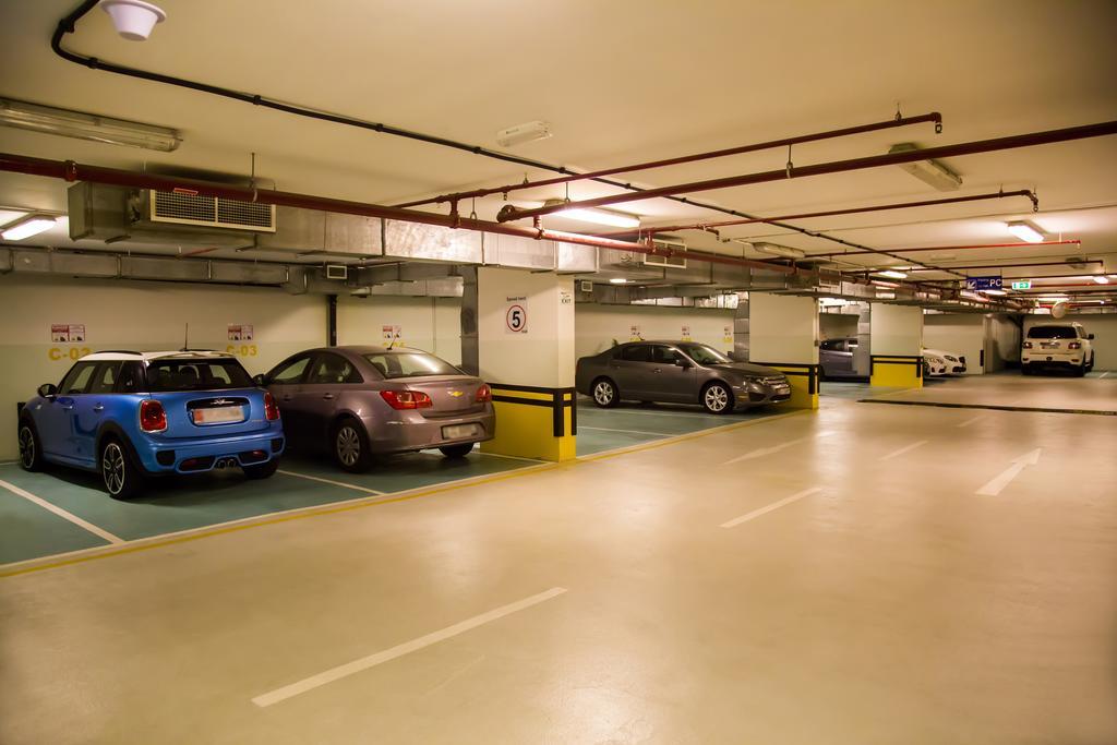 Grand Mercure Residencia Abu Dabi Exterior foto The car park