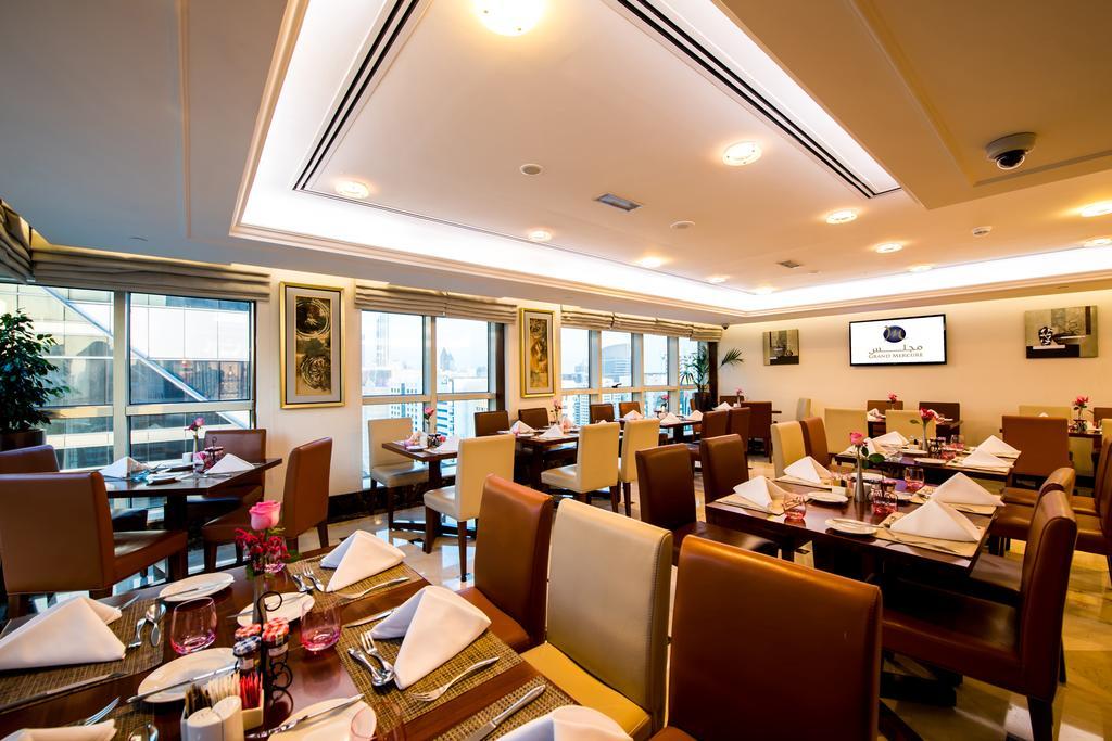 Grand Mercure Residencia Abu Dabi Exterior foto The restaurant