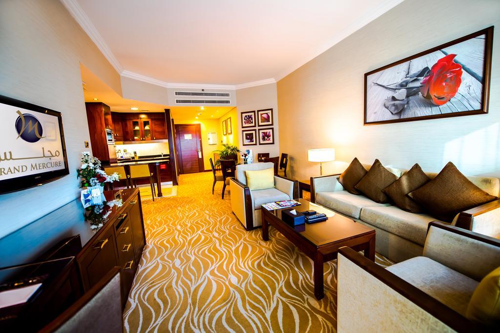 Grand Mercure Residencia Abu Dabi Exterior foto Suite at the hotel