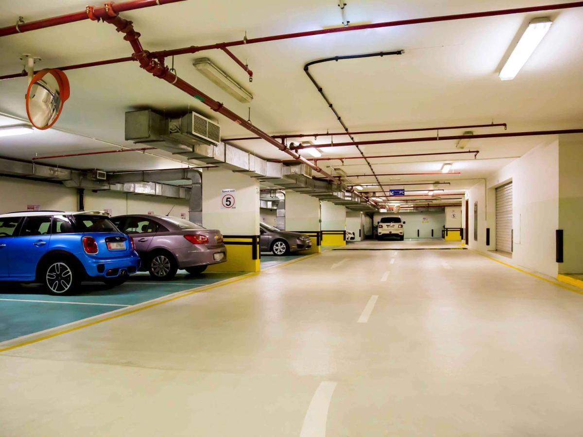 Grand Mercure Residencia Abu Dabi Exterior foto The car park